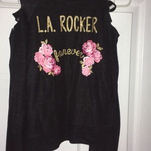 I’m selling this long sleeve shirt